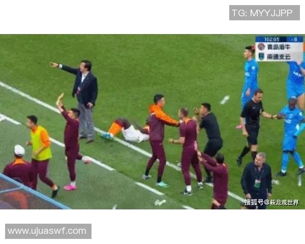 足球明星被小孩当面指责引发热议球迷纷纷围观评论各异